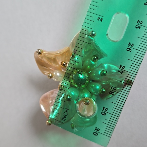 Elegant Floral Pearl Earrings - Picture 11 of 12